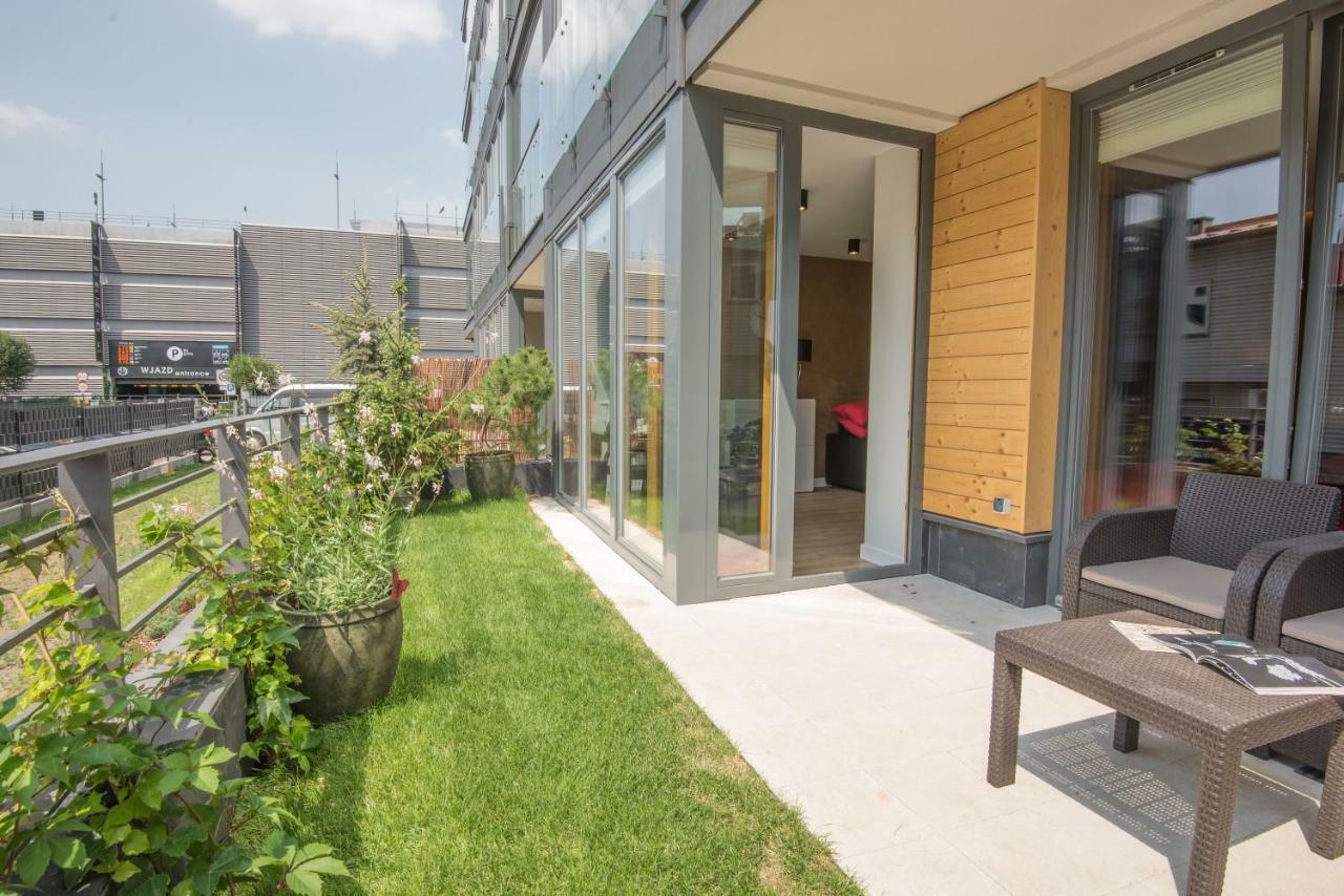 Galaxy Garden Apartment Cracow- Shopping Mall 1Min, Underground Parking, Family Friendly, City Center Krakow Exterior photo