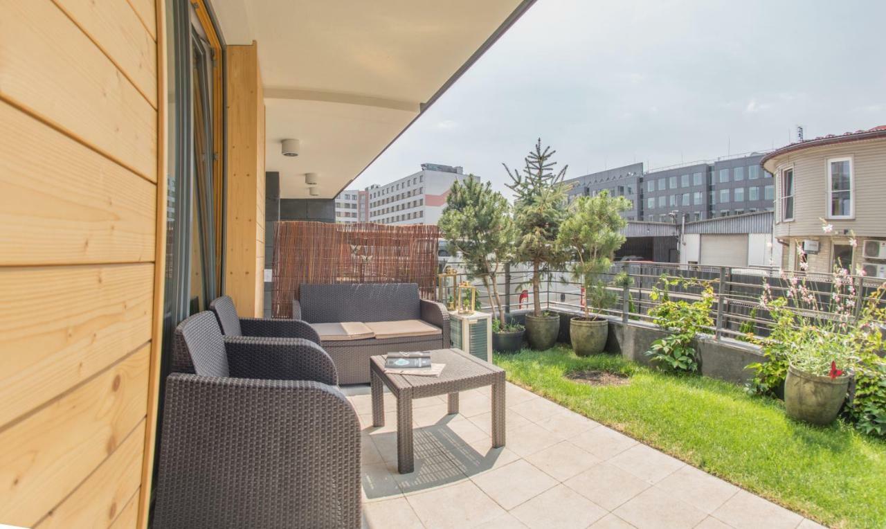 Galaxy Garden Apartment Cracow- Shopping Mall 1Min, Underground Parking, Family Friendly, City Center Krakow Exterior photo